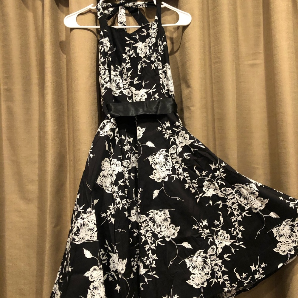 Dress - Picture 6 of 8